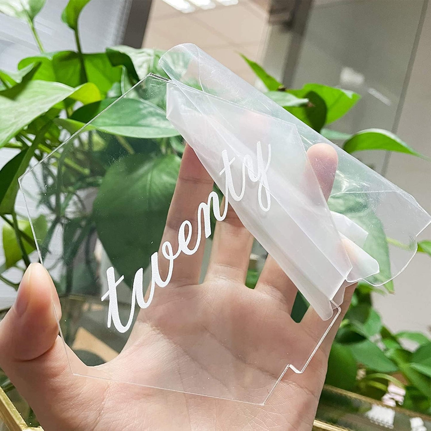 11.7 * 10.2cm Clear Acrylic Place Cards with Printed Calligraphy Number for Wedding Tables (21)