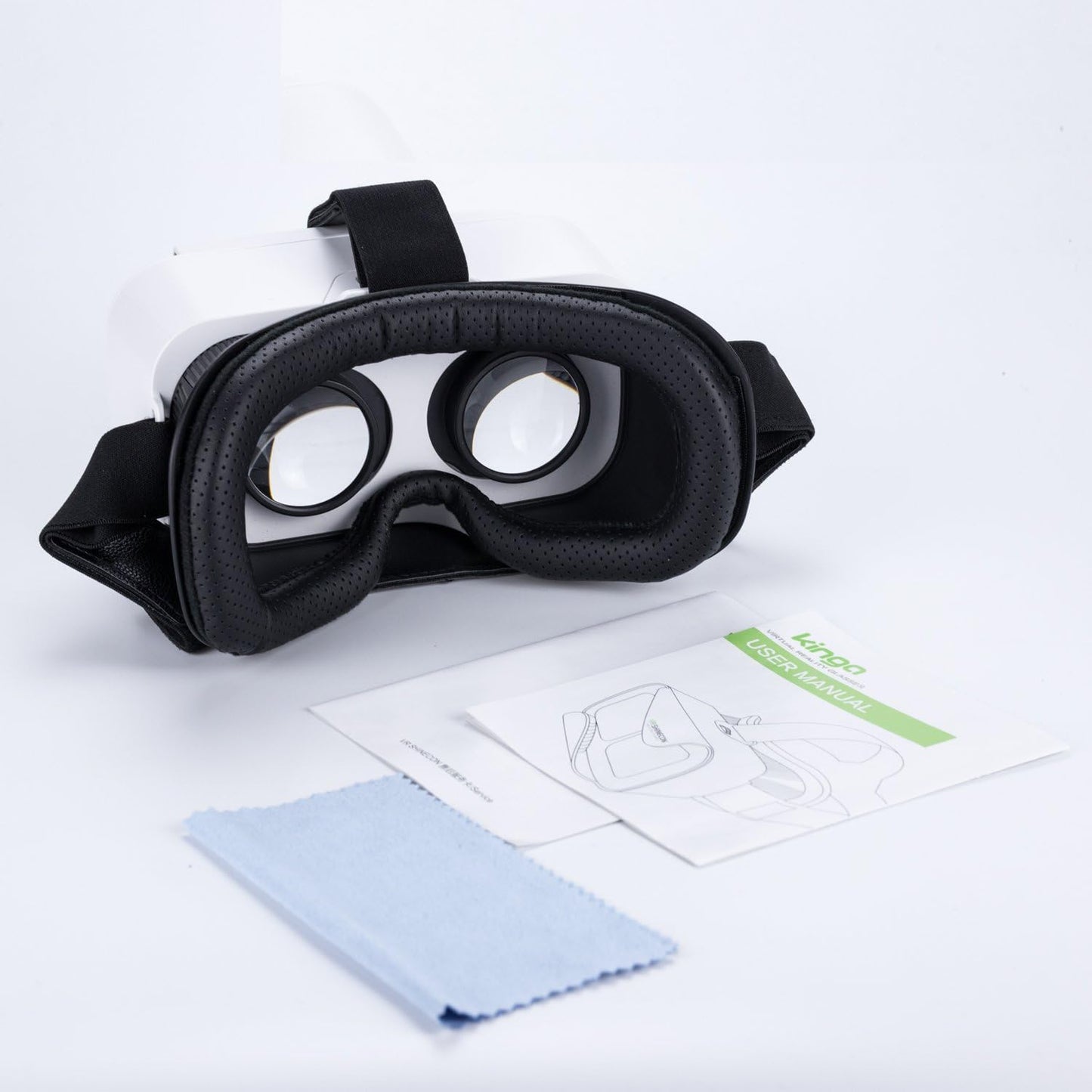 Kinga VR headset for smartphones with adjustable straps and cleaning cloth included
