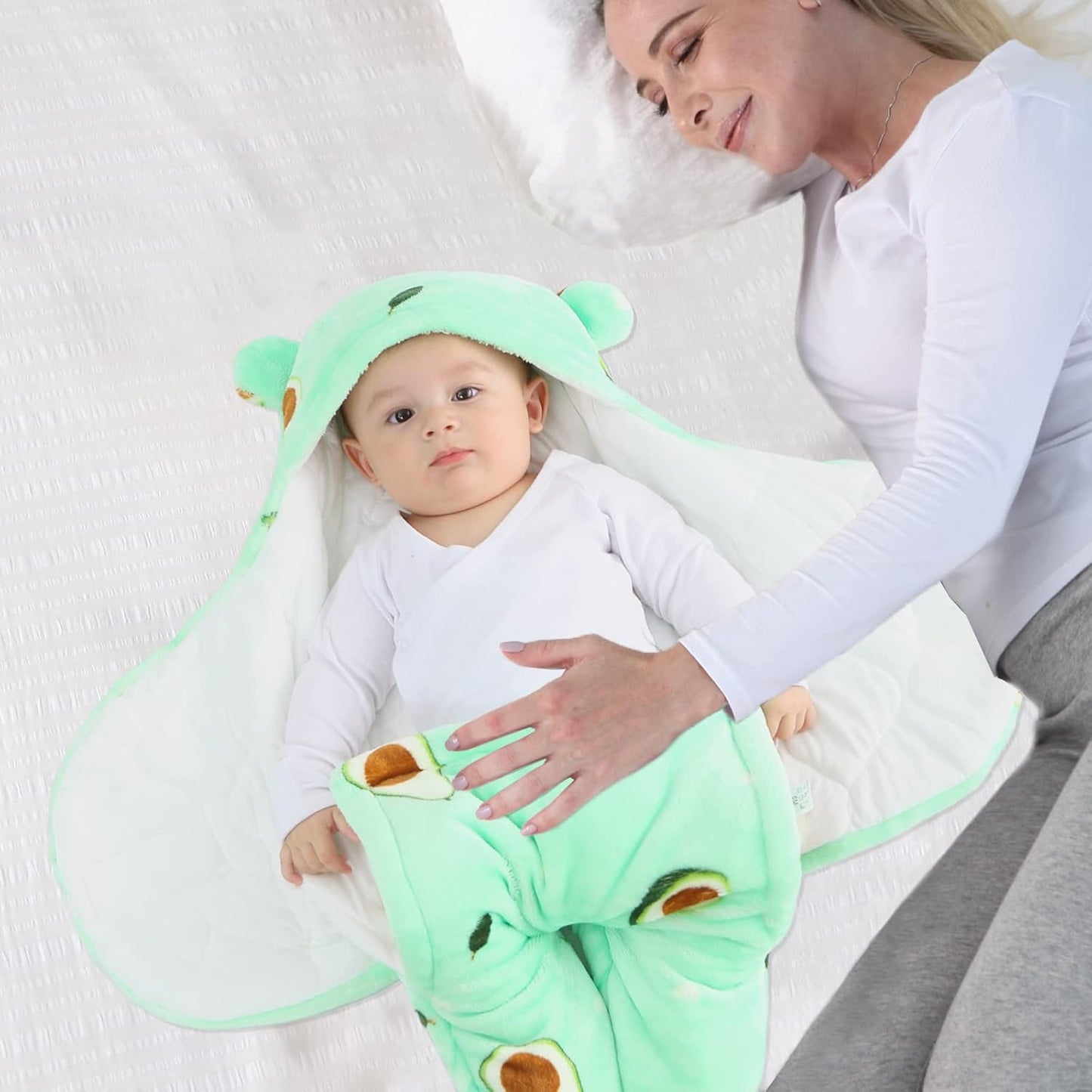 CYFSYXGS newborn baby blanket in green with cute bear hood, perfect for keeping infants warm and snug