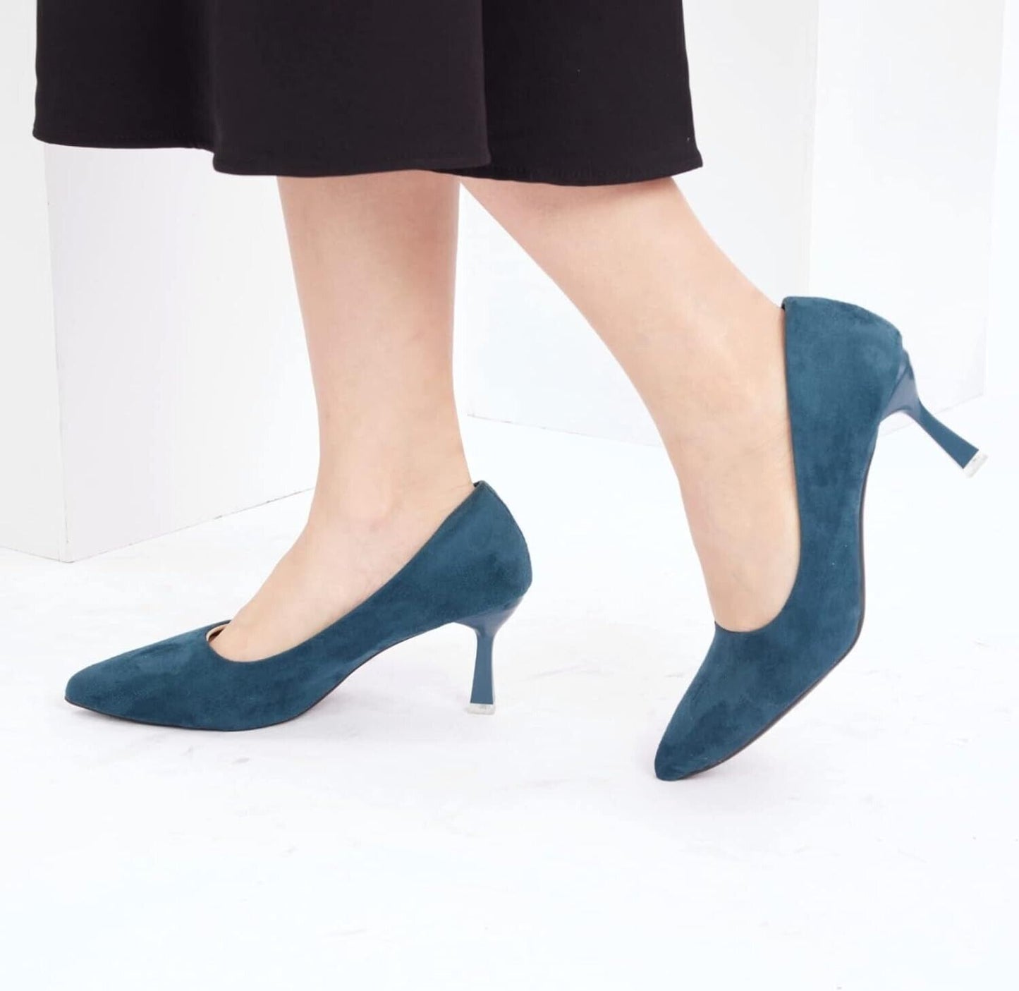 Teal suede pointed toe court shoes UK 6.5 with a stylish mid-height heel for elegant dressing