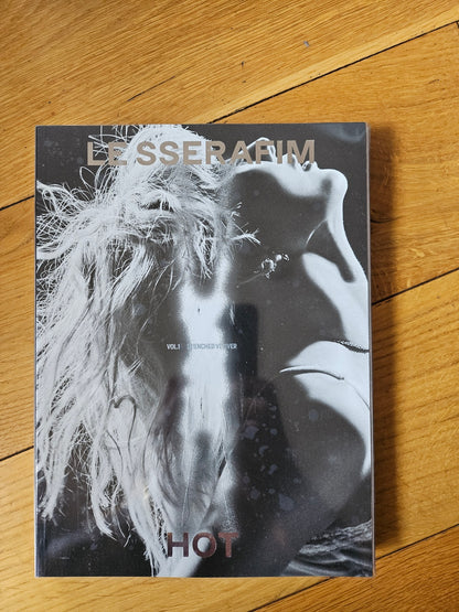 LE SSERAFIM – HOT (5th Mini Album)