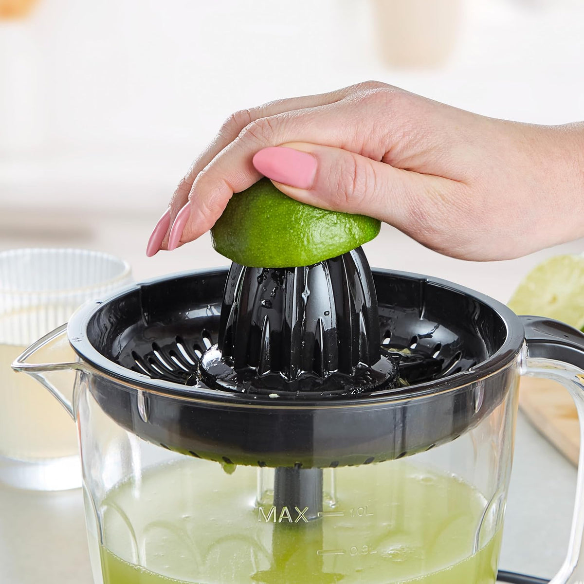Quest Electric Citrus Juicer, 1 Litre for Orange and Lemon Juice, Black