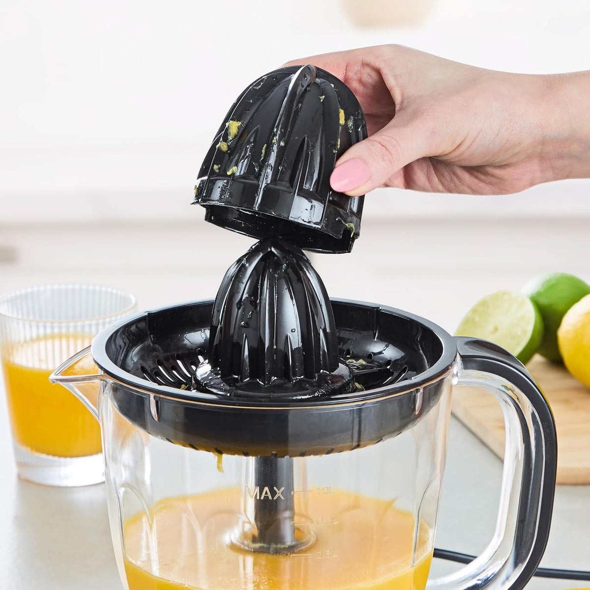 Quest Electric Citrus Juicer, 1 Litre for Orange and Lemon Juice, Black