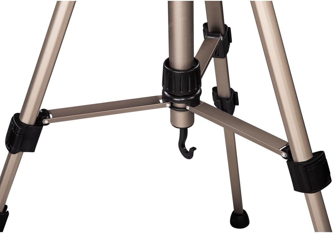 Hama Star 61 tripod with sturdy legs and adjustable hooks for enhanced stability