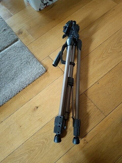 Hama Star 61 tripod collapsible design with sturdy legs for stable photography support