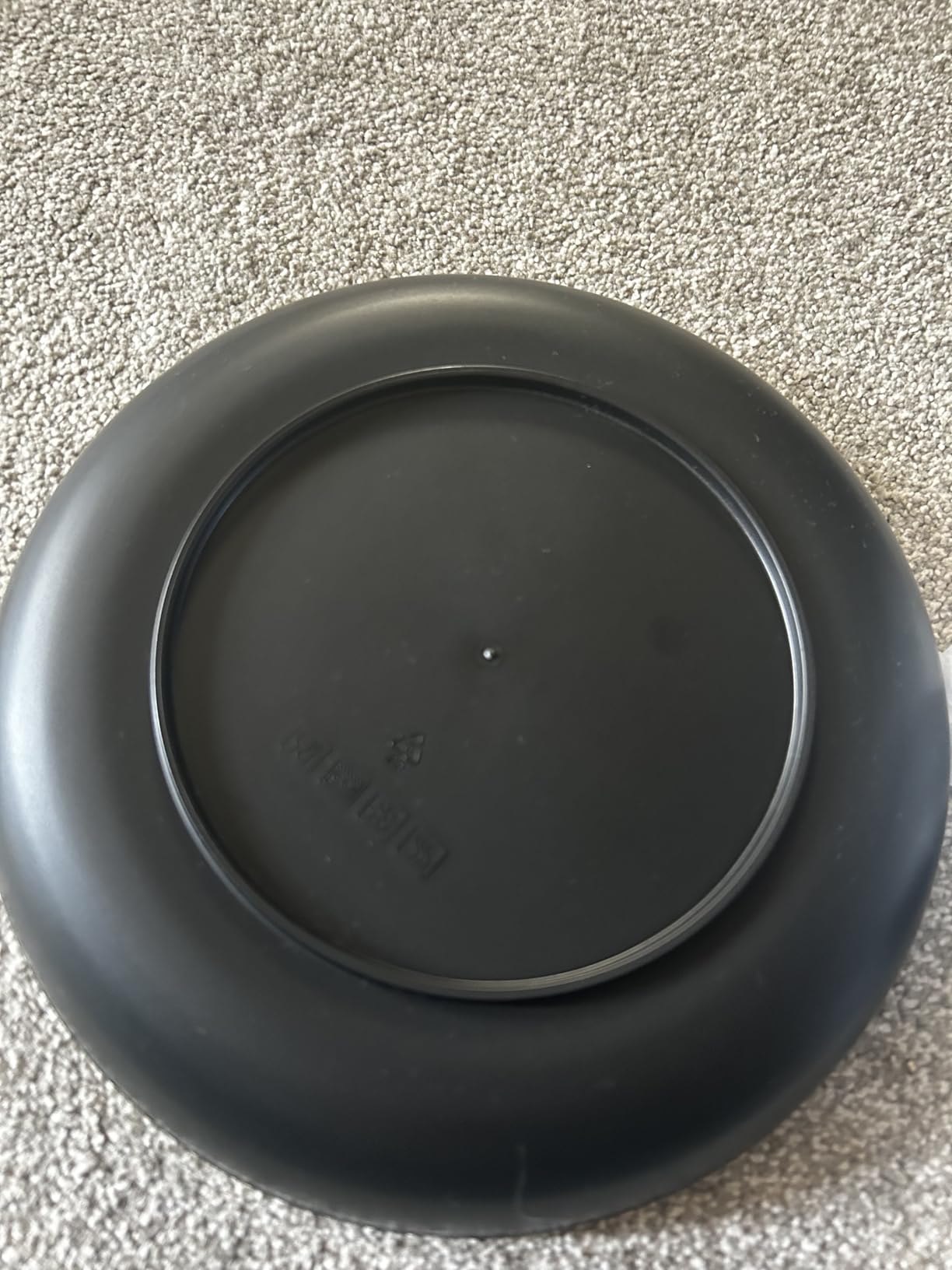 Odoland lightweight unbreakable dinner plates in sleek black design, perfect for outdoor dining