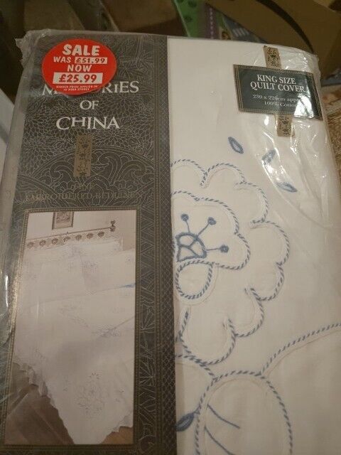 Memories of China king size quilt cover with elegant floral design and packaging detail